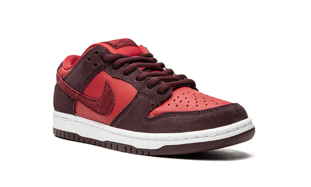 NK SB Dunk Low Cherry
