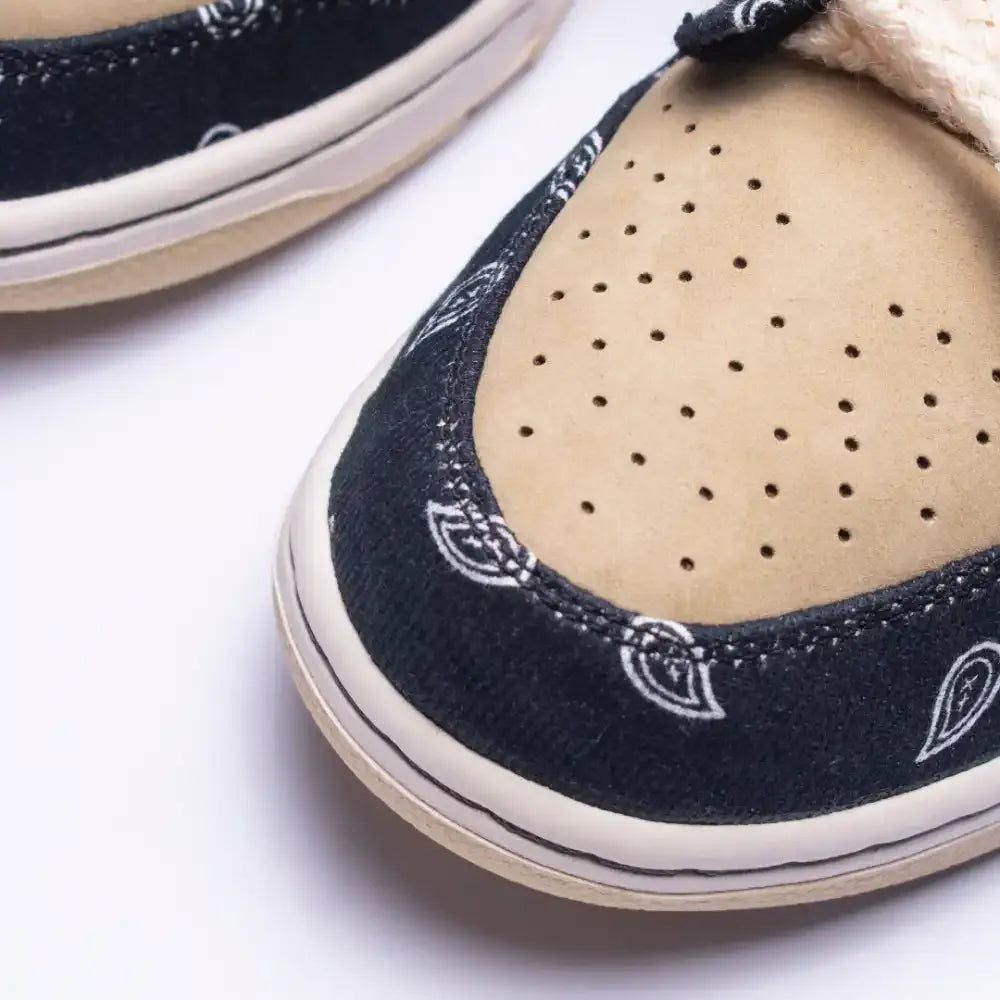 TS x NK SB Dunk Low Cactus Jack Special Box