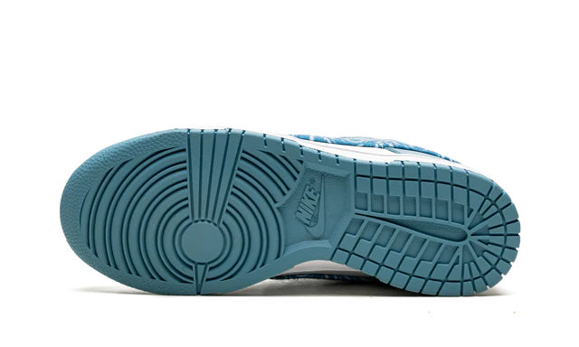 NK Dunk Low Essential Paisley Pack Worn