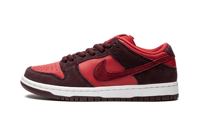 NK SB Dunk Low Cherry