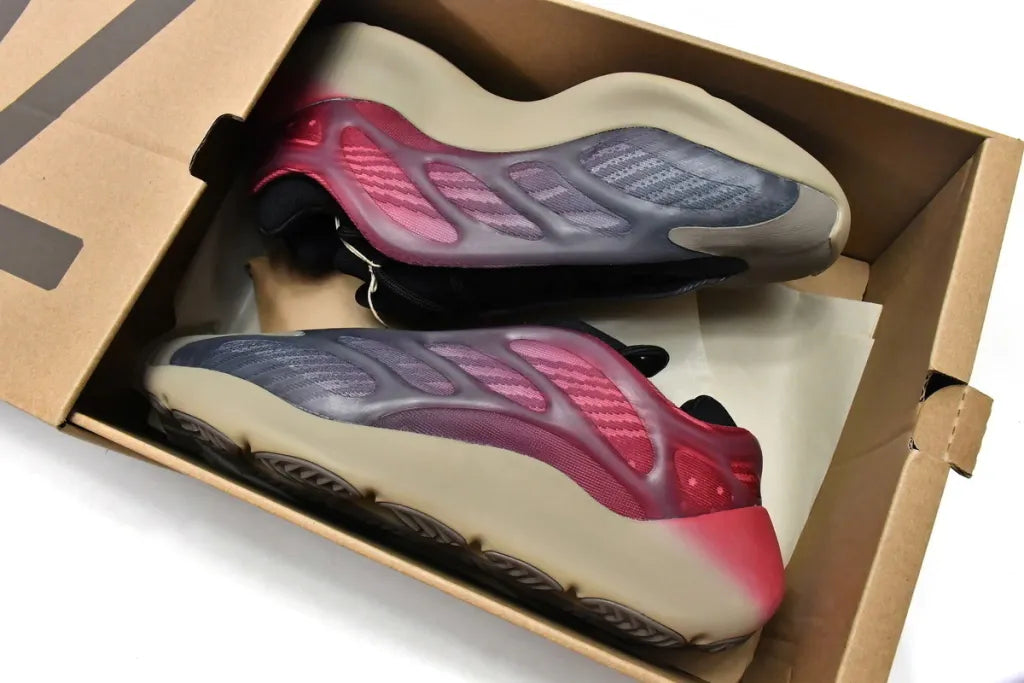Ad Yeezy 700 V3 Fade Carbon