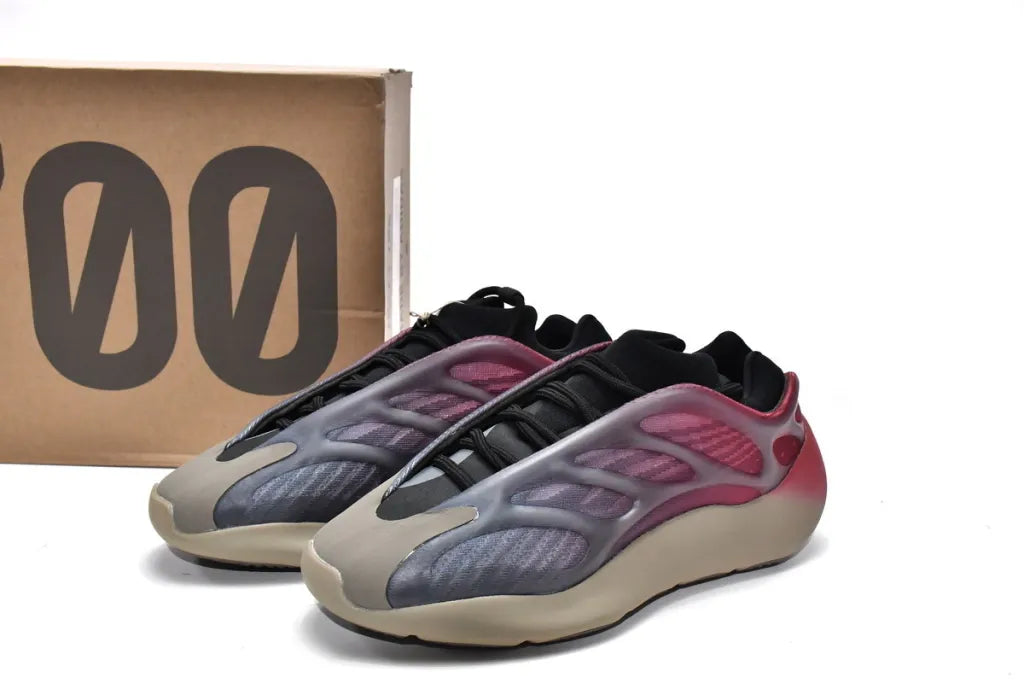 Ad Yeezy 700 V3 Fade Carbon