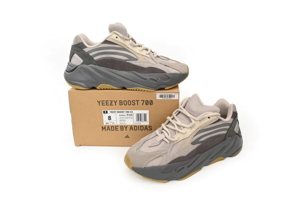 Ad Yeezy Boost 700 V2 Tephra
