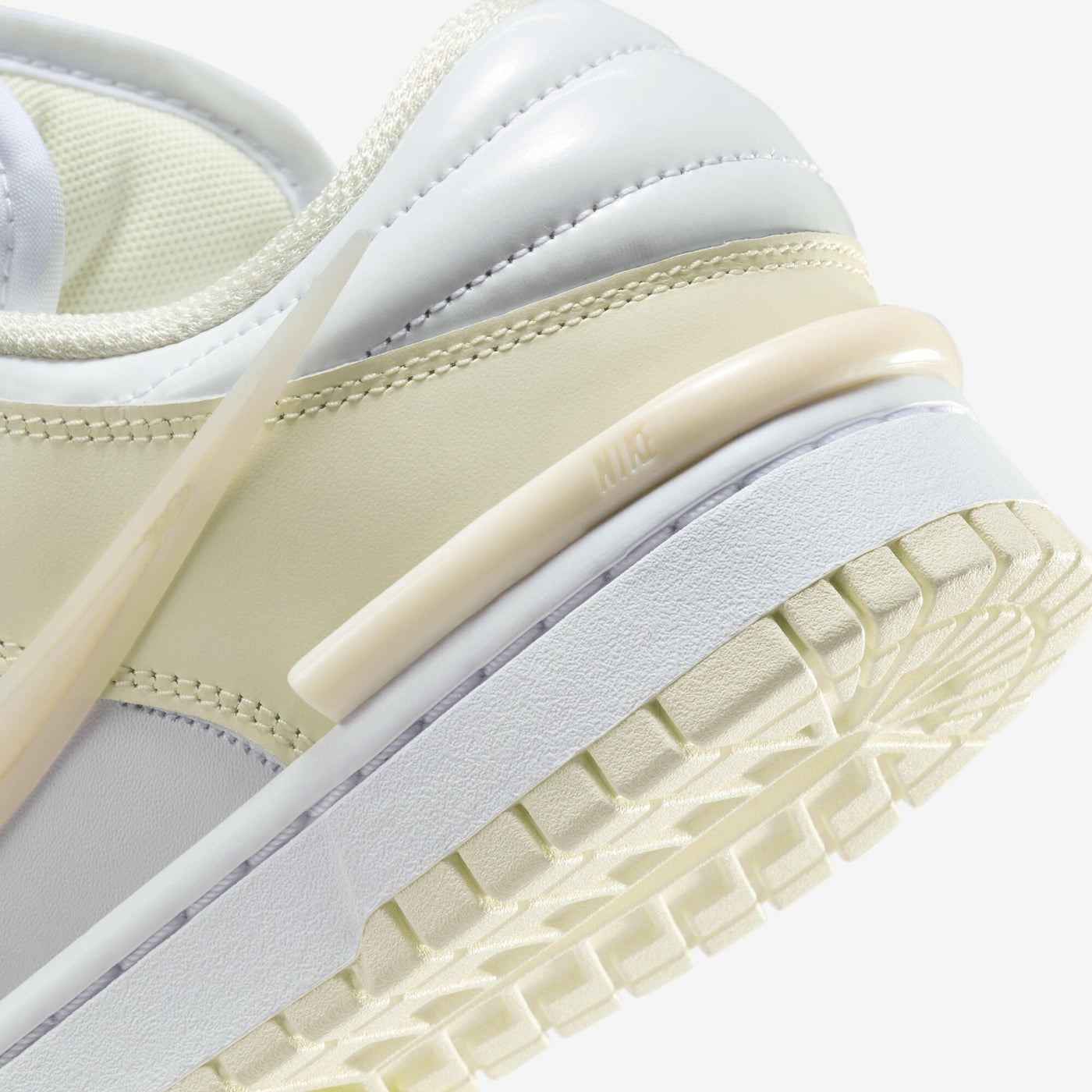 NK Dunk Low Twist - Coconut Milk/White