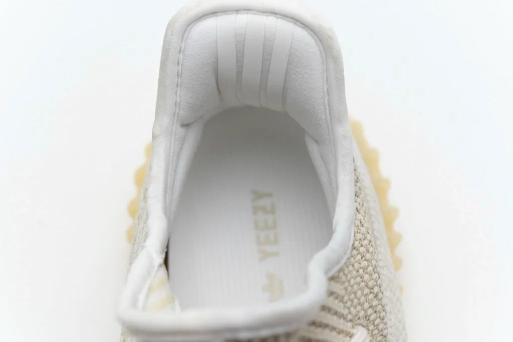 Ad Yeezy Boost 350 V2