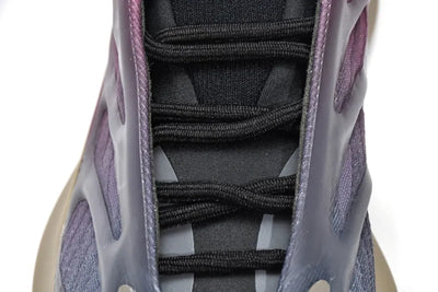 Ad Yeezy 700 V3 Fade Carbon