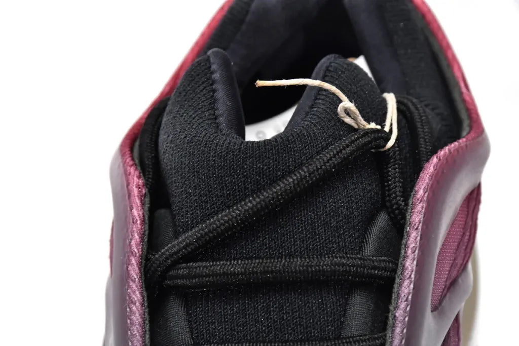 Ad Yeezy 700 V3 Fade Carbon