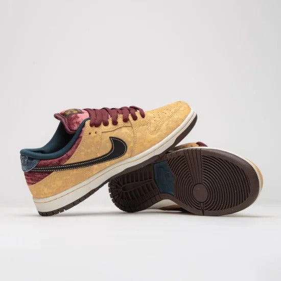 NK SB Dunk Low “City of Cinema”