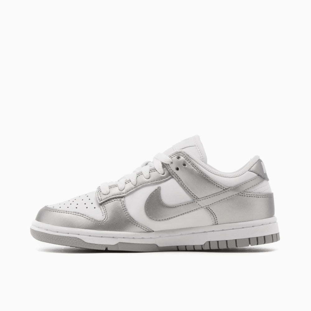 NK Dunk Low - Metallic Silver