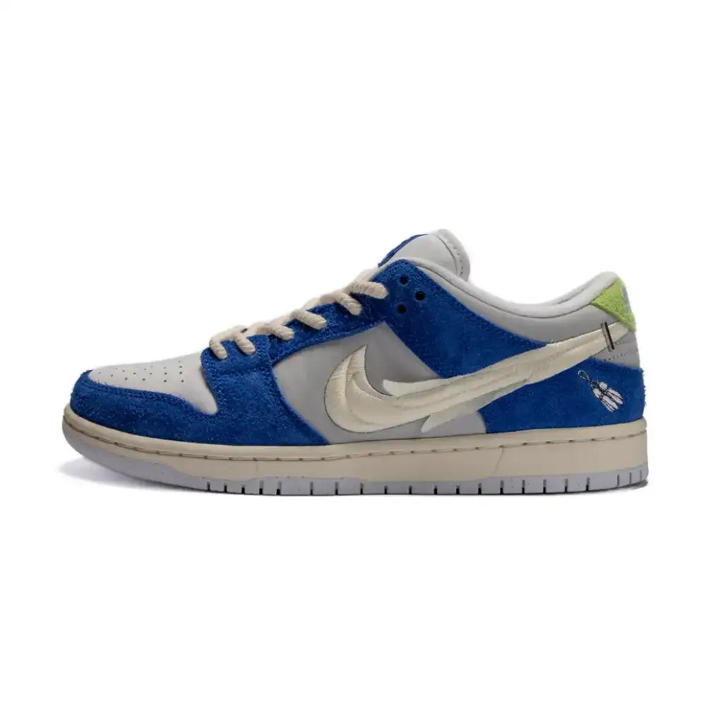 NK Dunk Low - Fly Streetwear