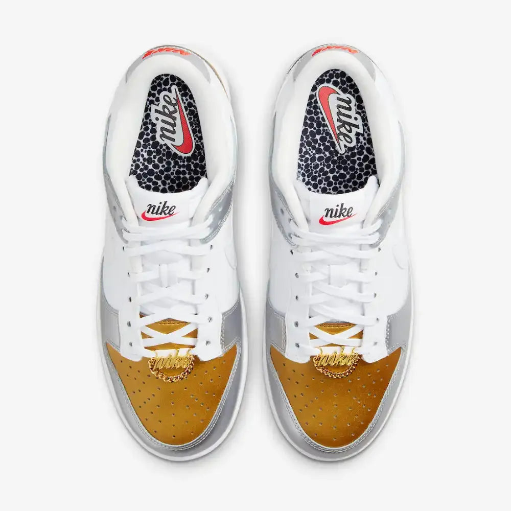 NK Dunk Low - Metallic