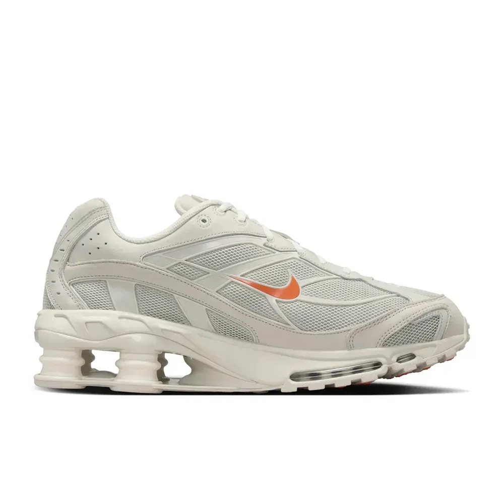 NK Shox Ride 2 Light Bone Turf Orange