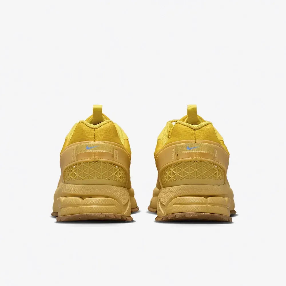 NK Zoom Vomero 5 Roam Lightning