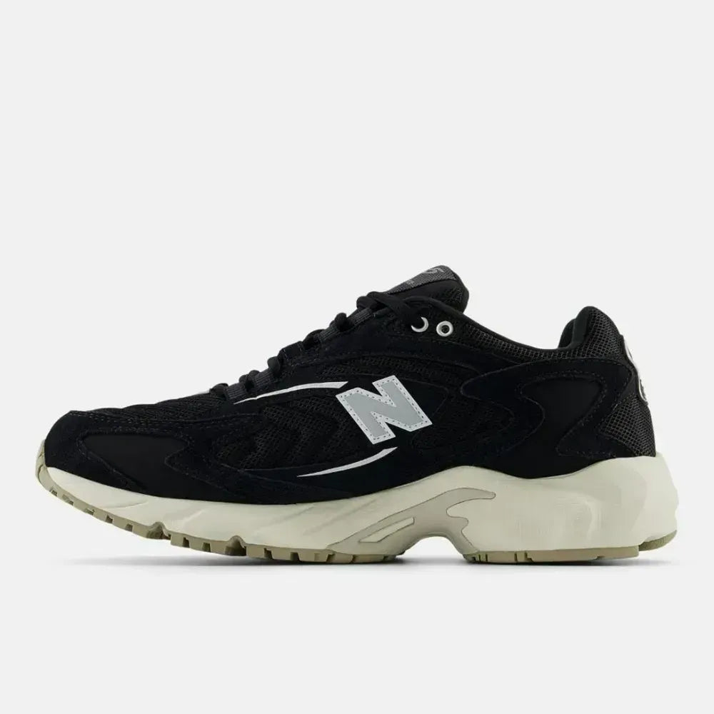 NB 725 – Black/Metallic Silver