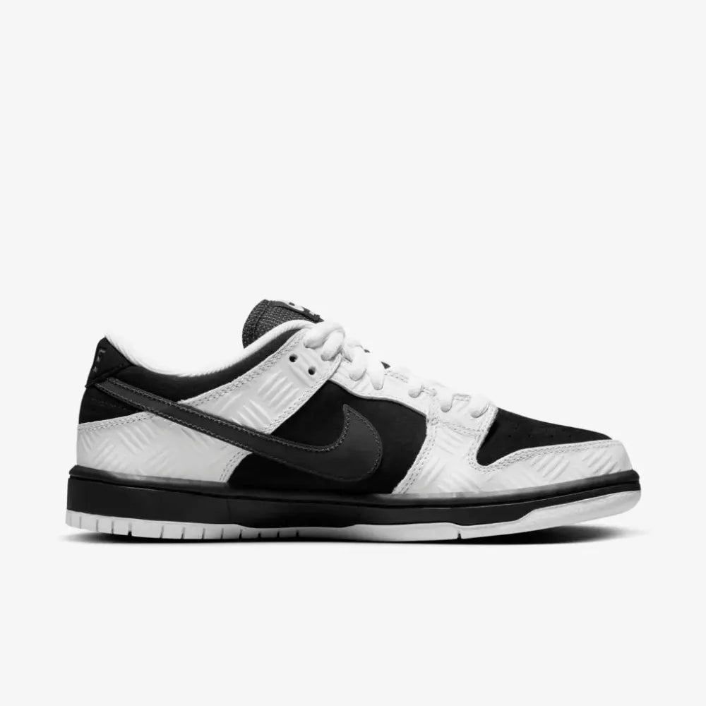 NK SB Dunk Low TIGHTBOOTH