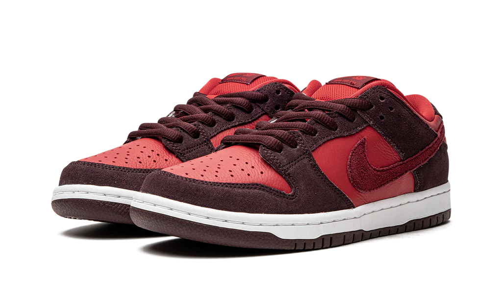 NK SB Dunk Low Cherry