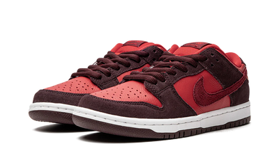 NK SB Dunk Low Cherry