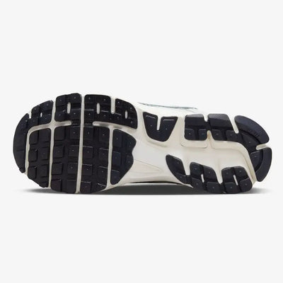 NK Zoom Vomero 5 Photon Dust Metallic Silver