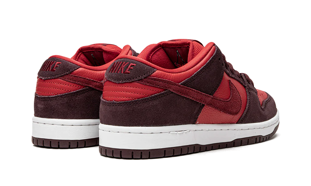 NK SB Dunk Low Cherry