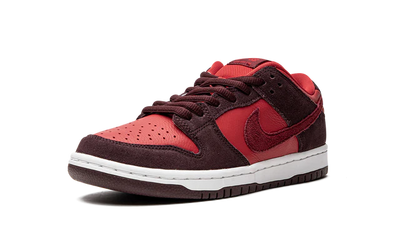 NK SB Dunk Low Cherry